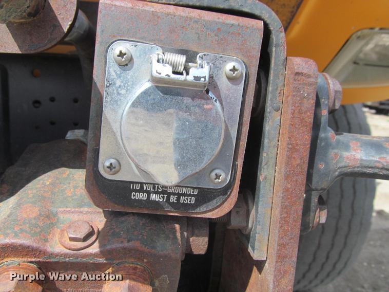 image for item K3951 2002 International 4900 Crew Cab dump truck