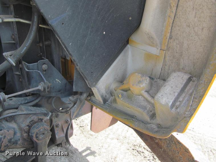 image for item K3951 2002 International 4900 Crew Cab dump truck