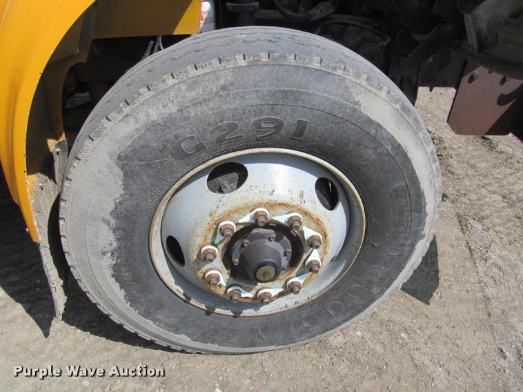 image for item K3951 2002 International 4900 Crew Cab dump truck