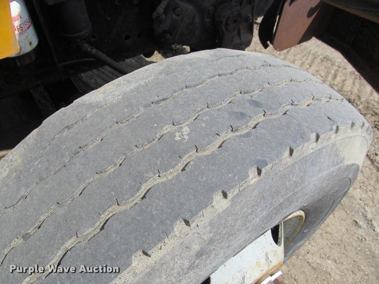 image for item K3951 2002 International 4900 Crew Cab dump truck