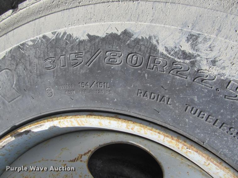 image for item K3951 2002 International 4900 Crew Cab dump truck