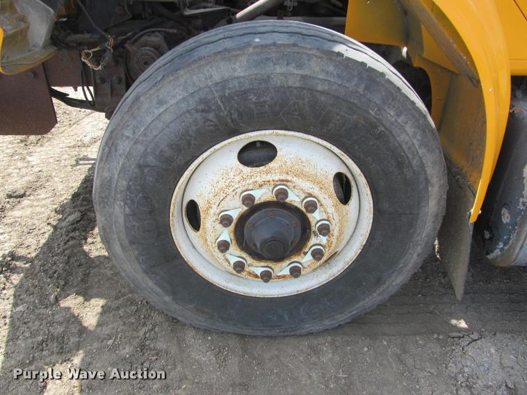 image for item K3951 2002 International 4900 Crew Cab dump truck