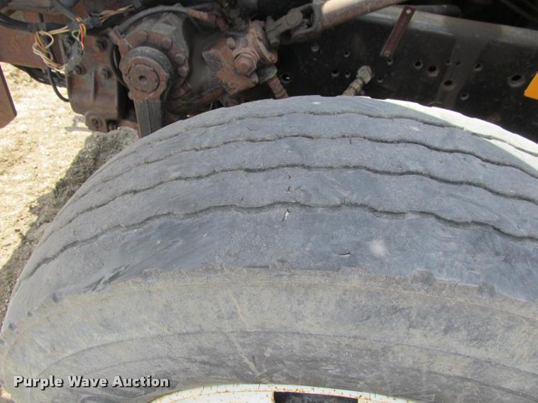 image for item K3951 2002 International 4900 Crew Cab dump truck