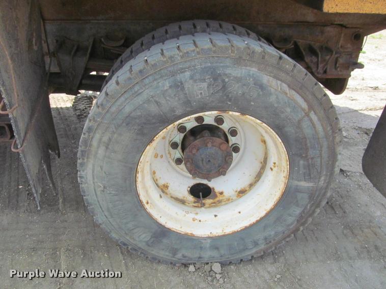 image for item K3951 2002 International 4900 Crew Cab dump truck