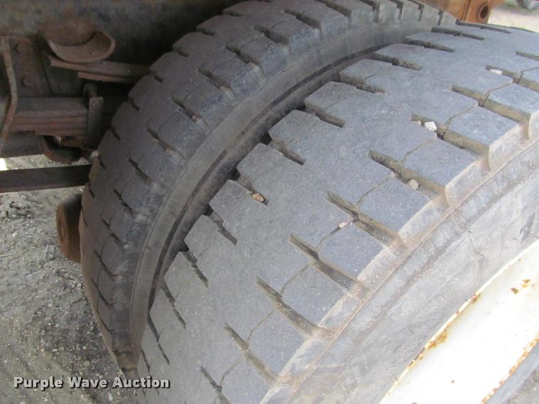 image for item K3951 2002 International 4900 Crew Cab dump truck