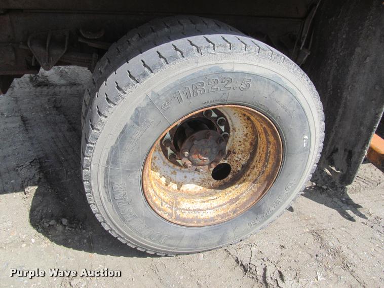 image for item K3951 2002 International 4900 Crew Cab dump truck