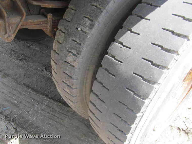 image for item K3951 2002 International 4900 Crew Cab dump truck