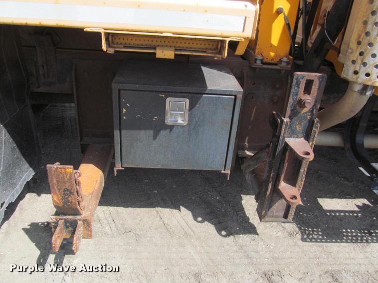 image for item K3951 2002 International 4900 Crew Cab dump truck