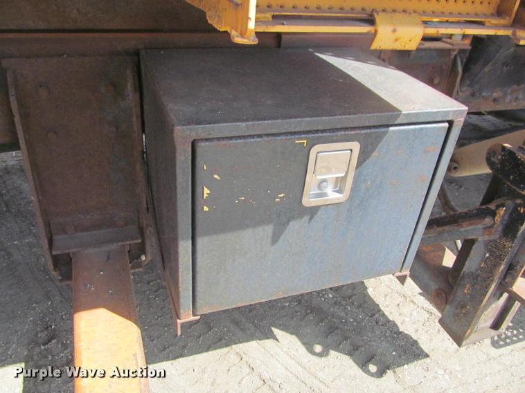 image for item K3951 2002 International 4900 Crew Cab dump truck