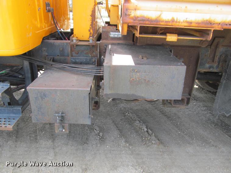 image for item K3951 2002 International 4900 Crew Cab dump truck