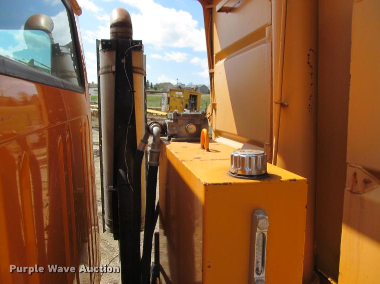 image for item K3951 2002 International 4900 Crew Cab dump truck