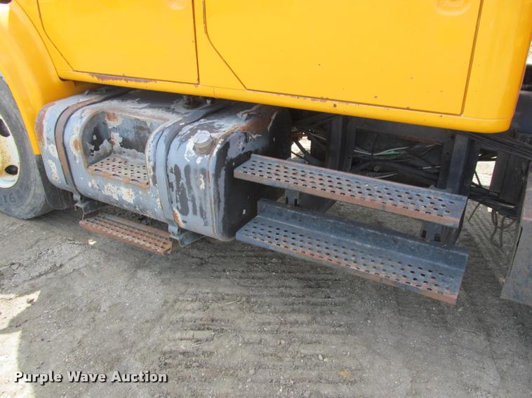 image for item K3951 2002 International 4900 Crew Cab dump truck