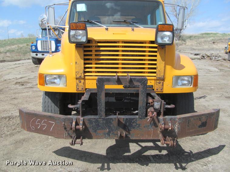 image for item K3951 2002 International 4900 Crew Cab dump truck