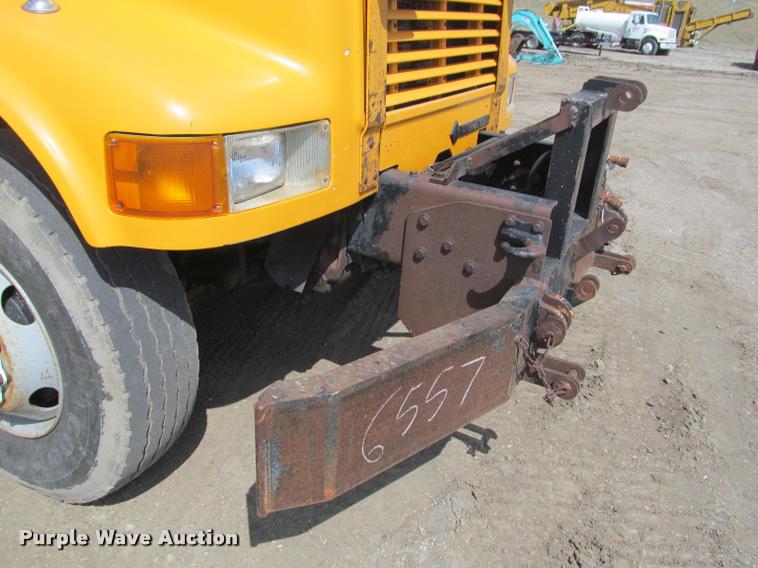 image for item K3951 2002 International 4900 Crew Cab dump truck