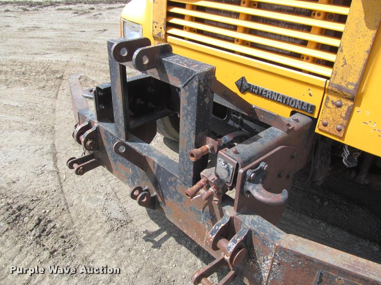 image for item K3951 2002 International 4900 Crew Cab dump truck