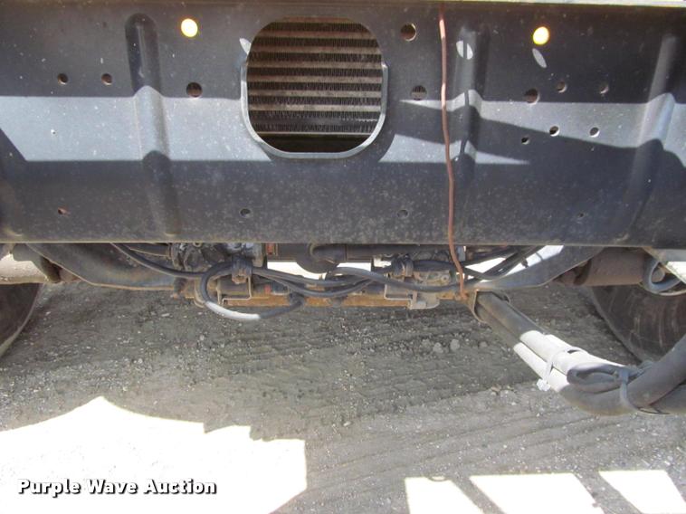 image for item K3951 2002 International 4900 Crew Cab dump truck