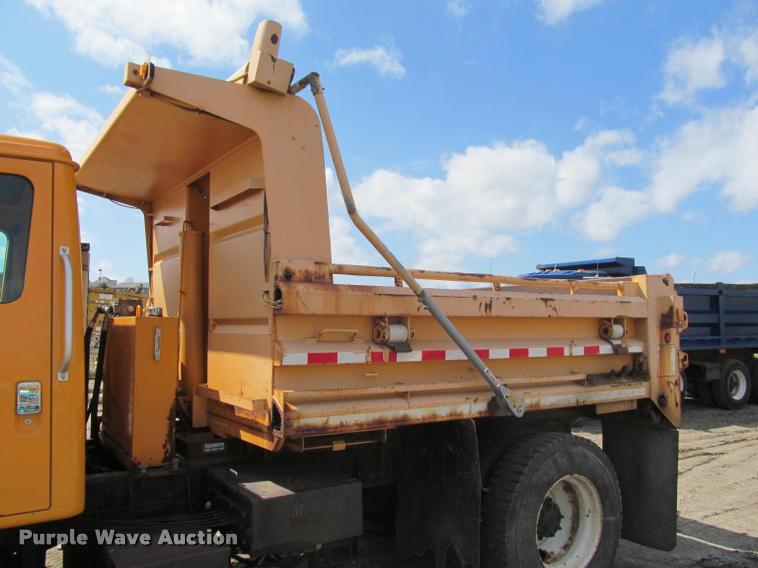 image for item K3951 2002 International 4900 Crew Cab dump truck