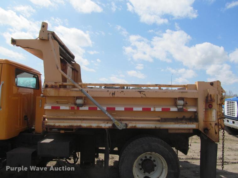 image for item K3951 2002 International 4900 Crew Cab dump truck