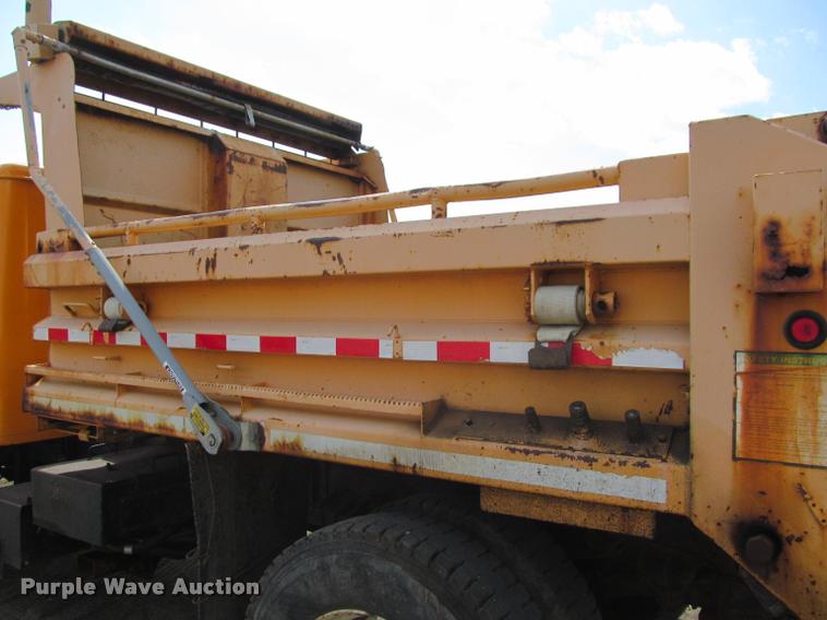 image for item K3951 2002 International 4900 Crew Cab dump truck