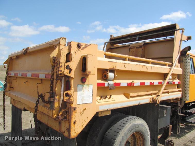 image for item K3951 2002 International 4900 Crew Cab dump truck