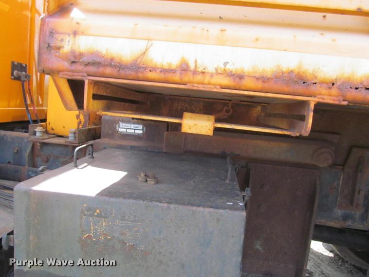 image for item K3951 2002 International 4900 Crew Cab dump truck