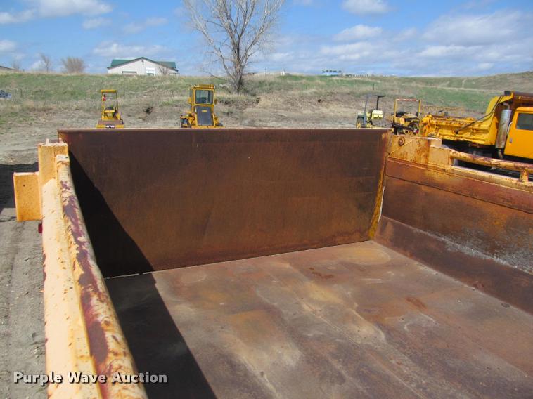 image for item K3951 2002 International 4900 Crew Cab dump truck