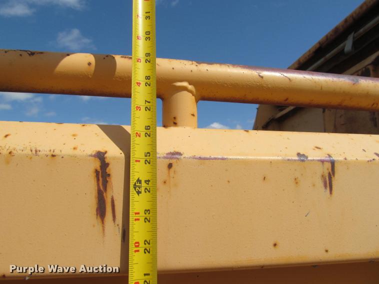 image for item K3951 2002 International 4900 Crew Cab dump truck