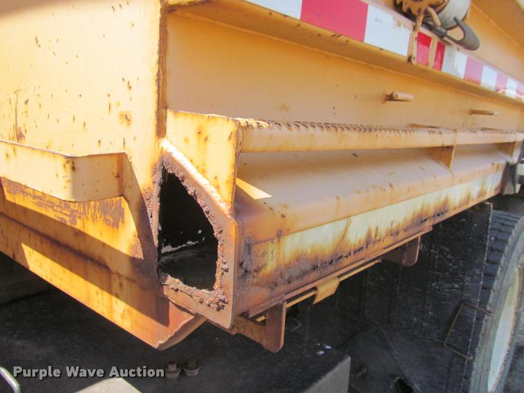 image for item K3951 2002 International 4900 Crew Cab dump truck