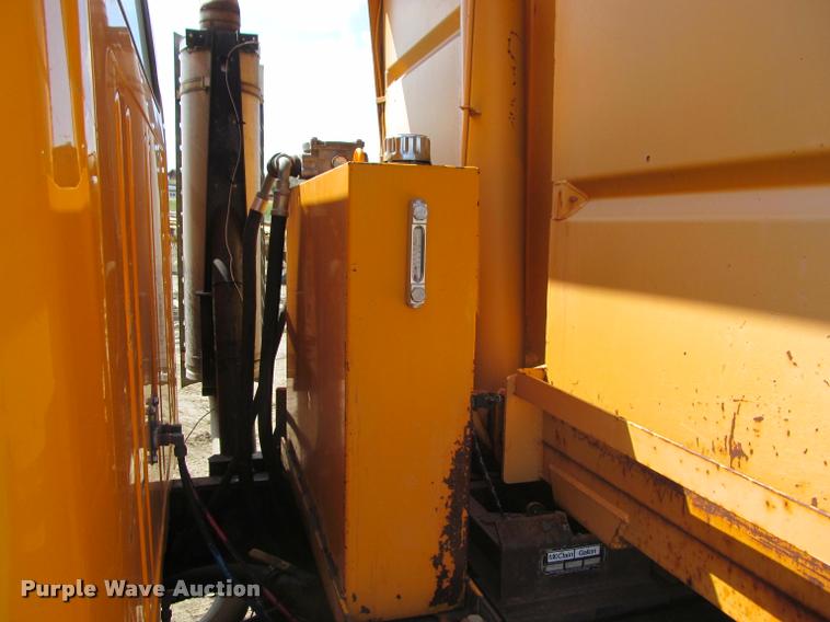 image for item K3951 2002 International 4900 Crew Cab dump truck