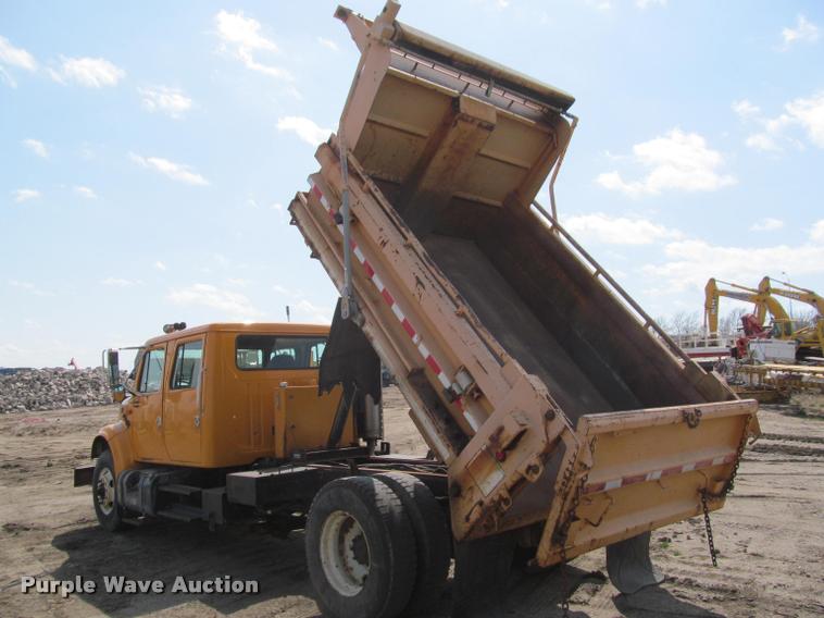image for item K3951 2002 International 4900 Crew Cab dump truck