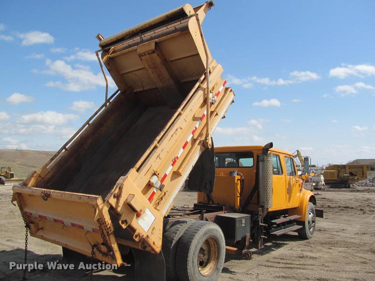 image for item K3951 2002 International 4900 Crew Cab dump truck