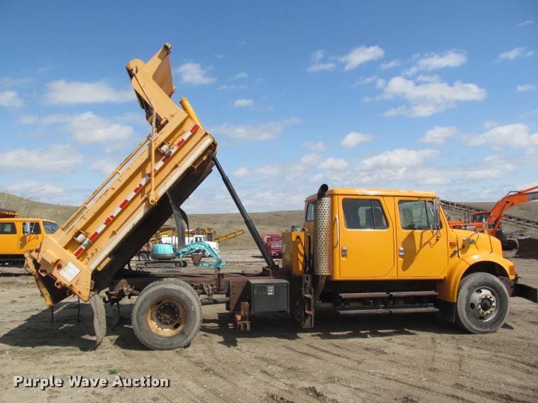 image for item K3951 2002 International 4900 Crew Cab dump truck