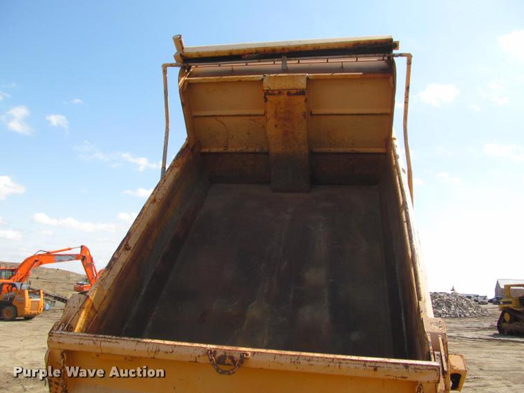 image for item K3951 2002 International 4900 Crew Cab dump truck