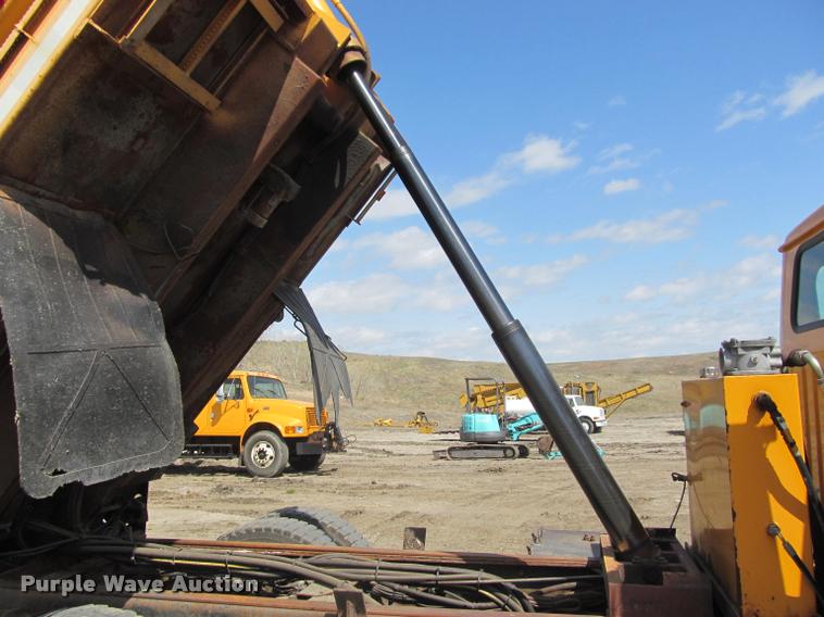 image for item K3951 2002 International 4900 Crew Cab dump truck