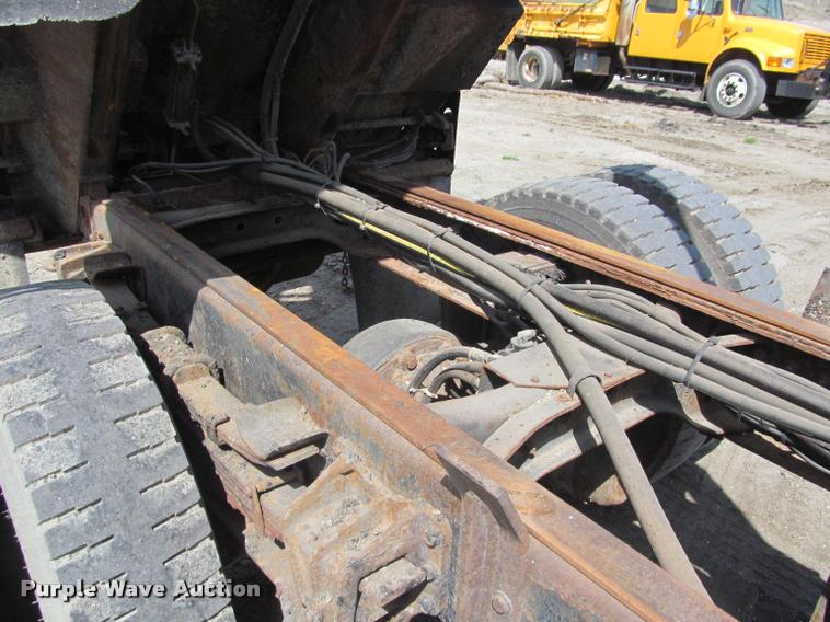 image for item K3951 2002 International 4900 Crew Cab dump truck
