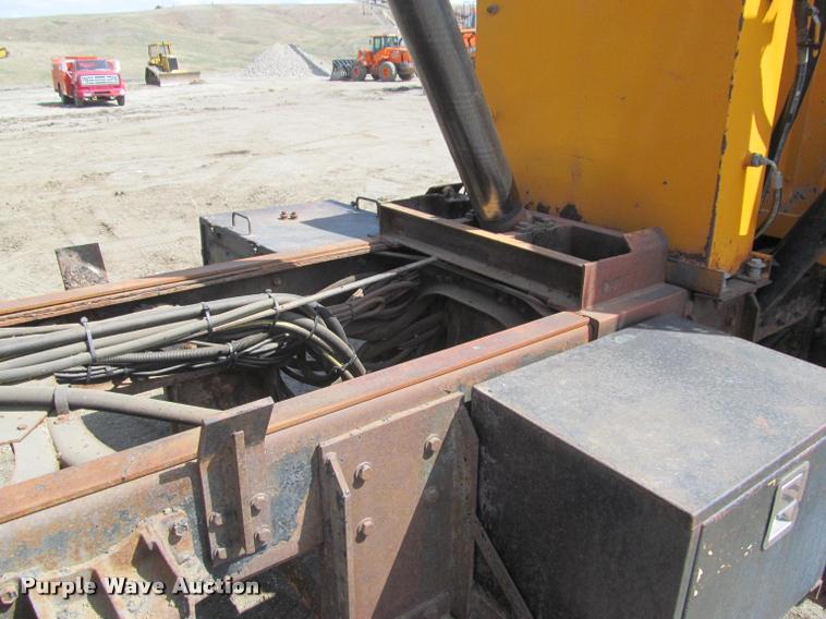 image for item K3951 2002 International 4900 Crew Cab dump truck