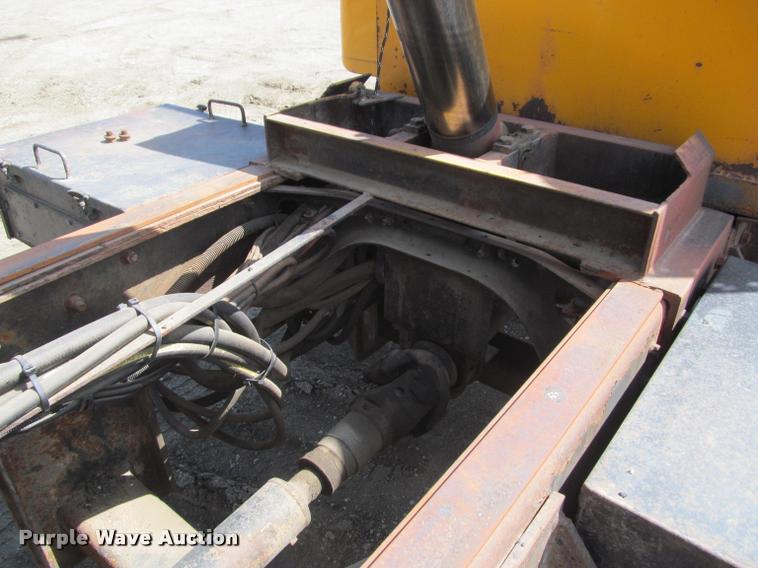 image for item K3951 2002 International 4900 Crew Cab dump truck