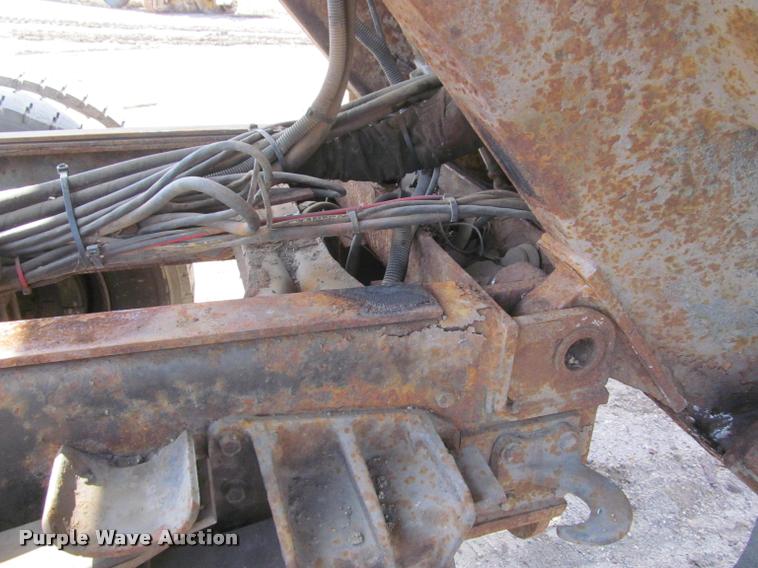 image for item K3951 2002 International 4900 Crew Cab dump truck