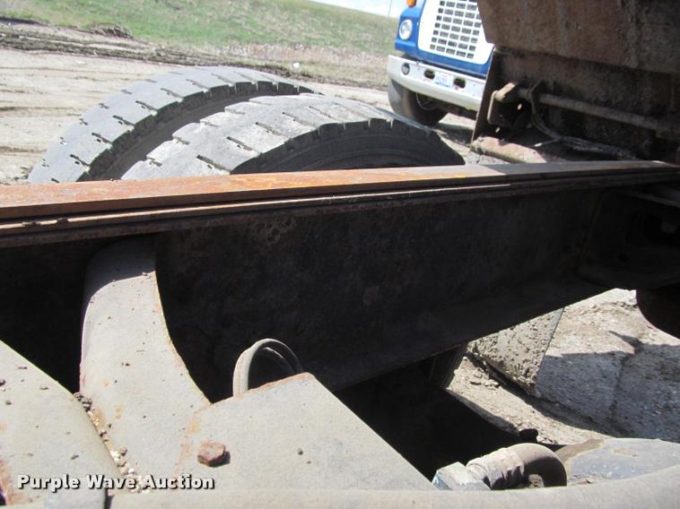 image for item K3951 2002 International 4900 Crew Cab dump truck