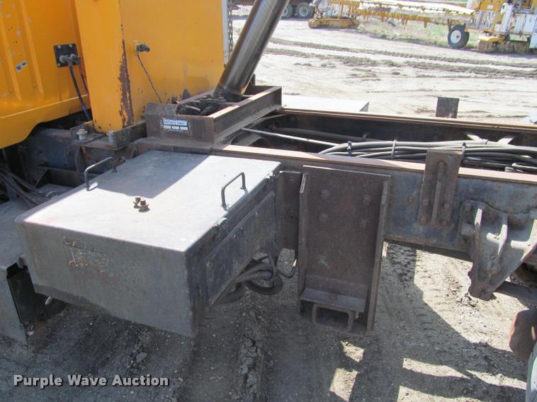 image for item K3951 2002 International 4900 Crew Cab dump truck