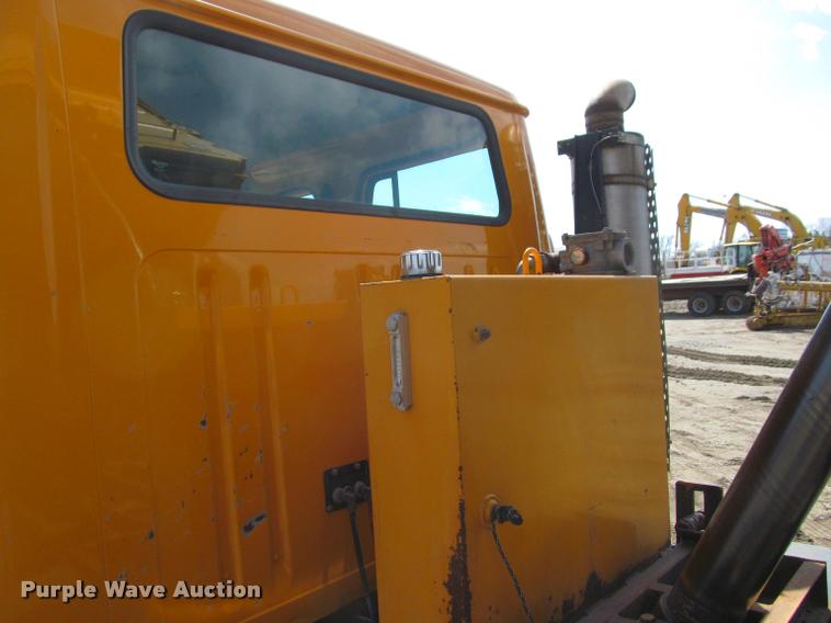 image for item K3951 2002 International 4900 Crew Cab dump truck