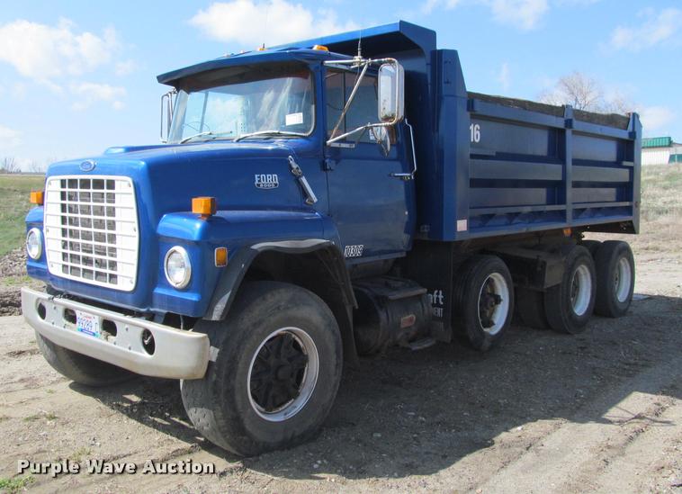 image for item K3952 1986 Ford 8000 dump truck