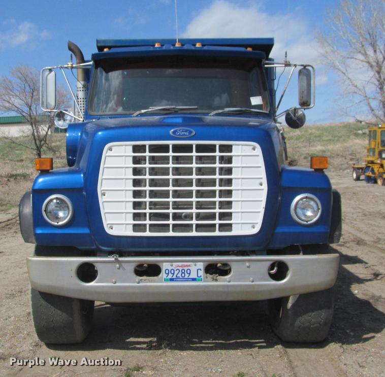 image for item K3952 1986 Ford 8000 dump truck