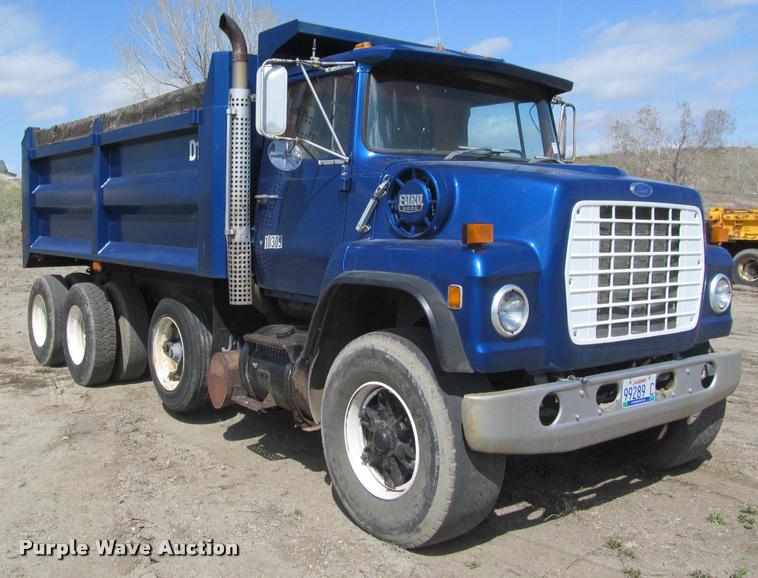 image for item K3952 1986 Ford 8000 dump truck