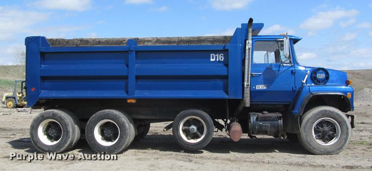 image for item K3952 1986 Ford 8000 dump truck