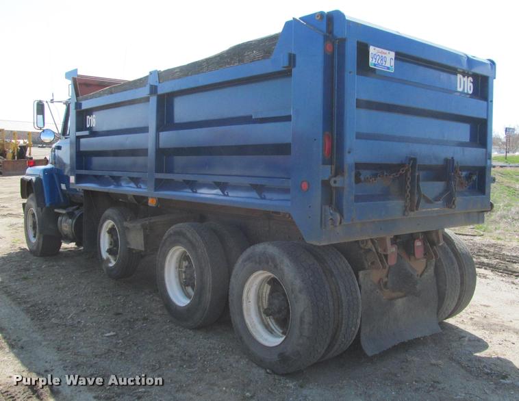 image for item K3952 1986 Ford 8000 dump truck