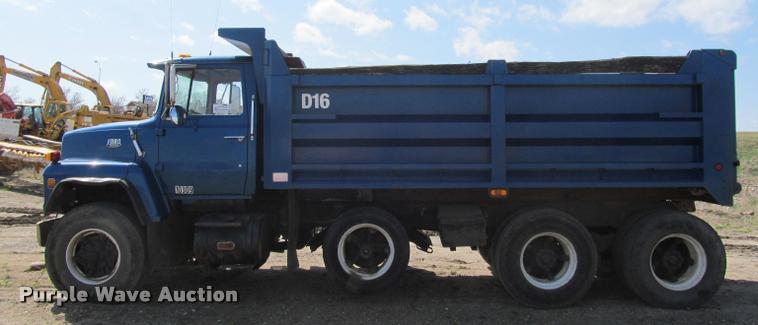 image for item K3952 1986 Ford 8000 dump truck