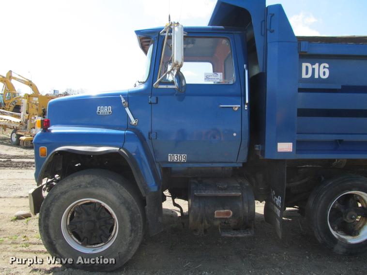 image for item K3952 1986 Ford 8000 dump truck