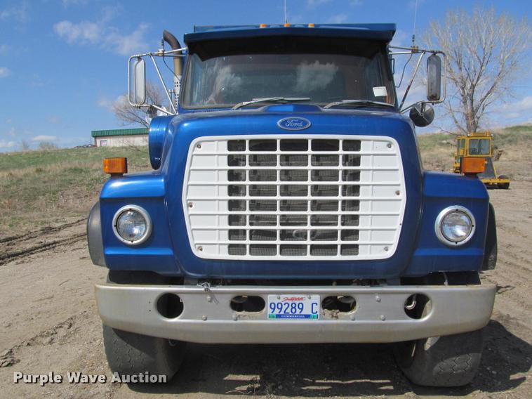 image for item K3952 1986 Ford 8000 dump truck