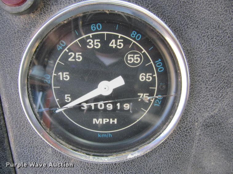 image for item K3952 1986 Ford 8000 dump truck